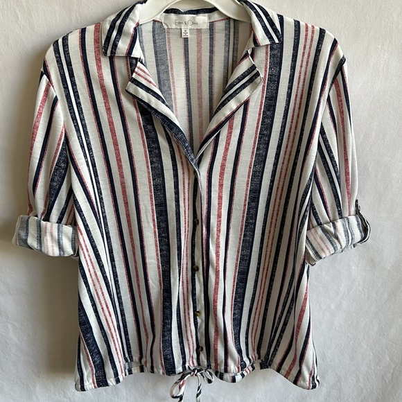 Eden & Olivia red, white, and blue button-down shirt, size M - Picture 5 of 11